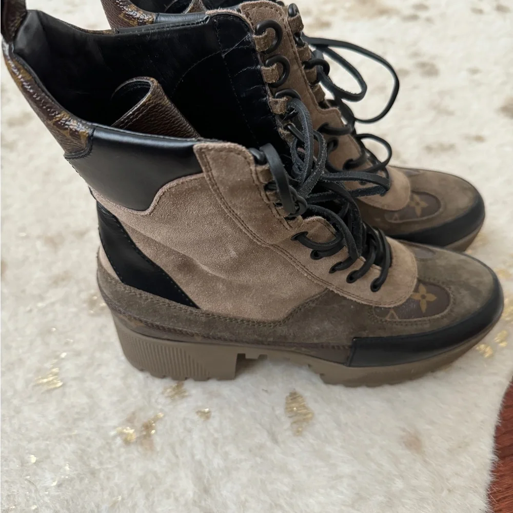 Laureate Platform Desert Boot - Picture 8 of 13